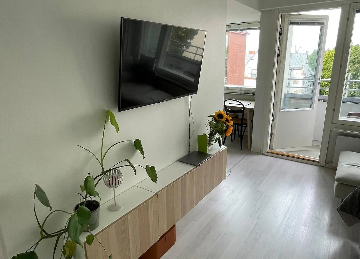 Kaunis Yksioe Parvekkeella Daire Helsinki