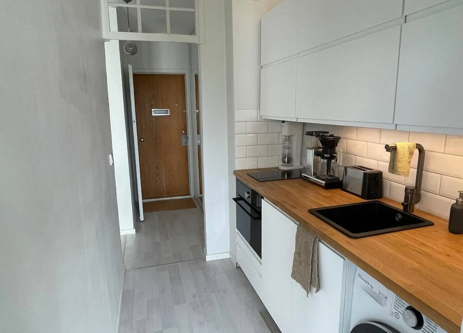 Kaunis Yksioe Parvekkeella Daire Helsinki