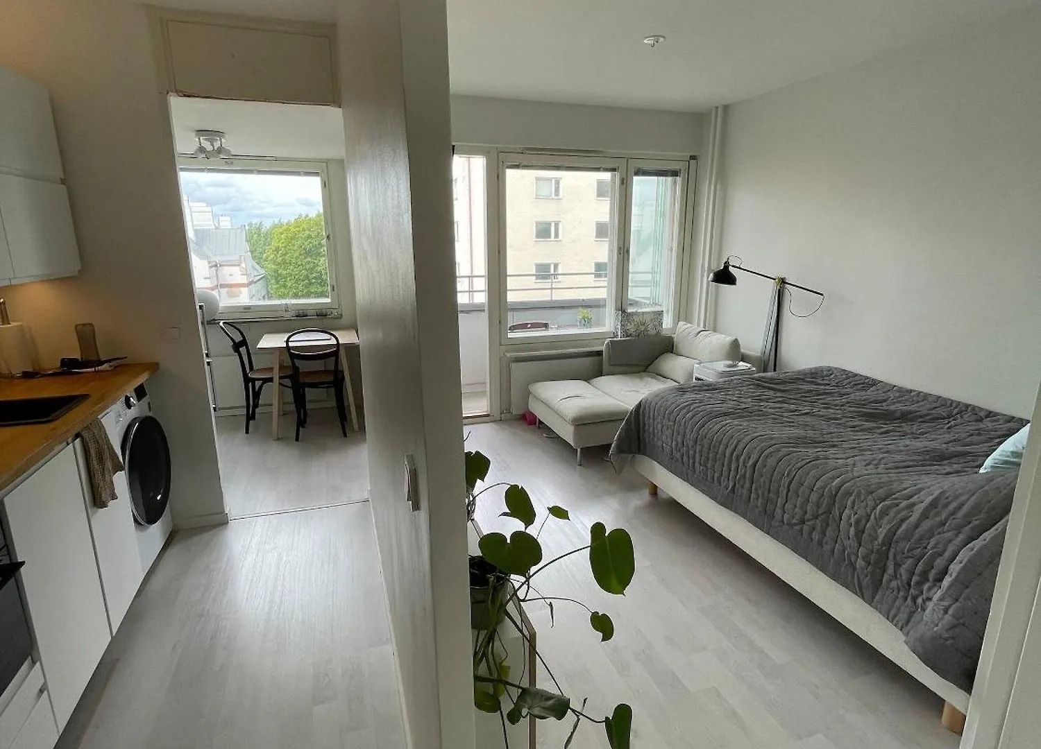 Kaunis Yksioe Parvekkeella Daire Helsinki